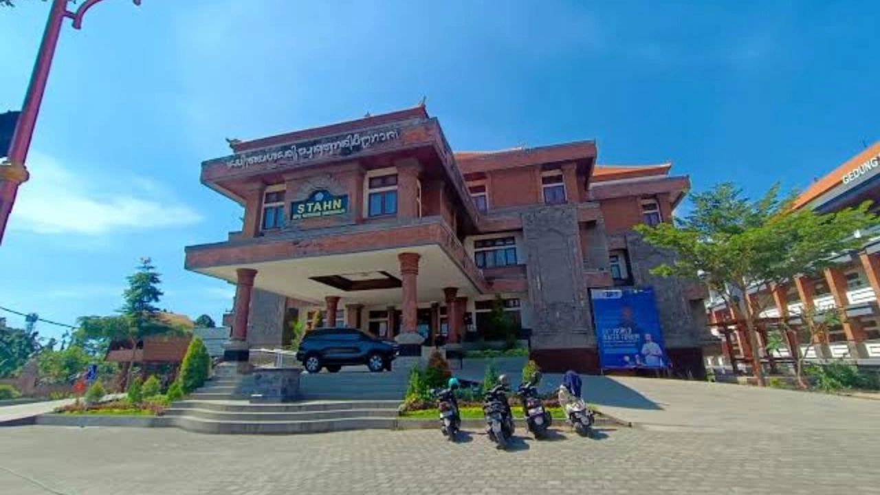 STAHN Mpu Kuturan Singaraja Buka Ratusan Beasiswa untuk Mahasiswa Baru 2025
