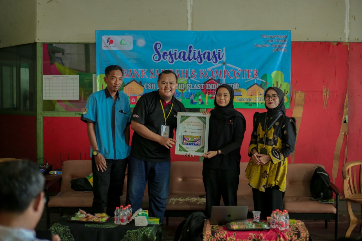 Sosialisasi Bank Sampah Dan Komposter: Upaya Nyata Pengelolaan Sampah Berkelanjutan