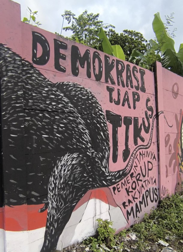 Indonesia Tidak Baik-Baik Saja: Aksi Street Art Pasuruan Suarakan Kritik Sosial