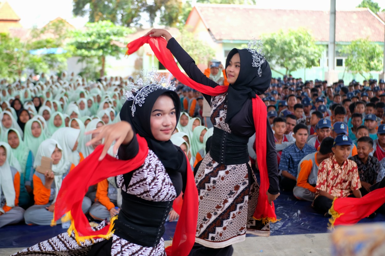 Kolaborasi ALDM & Ms. J Footwear Meriahkan HUT ke-46 SMPN 1 Purwosari